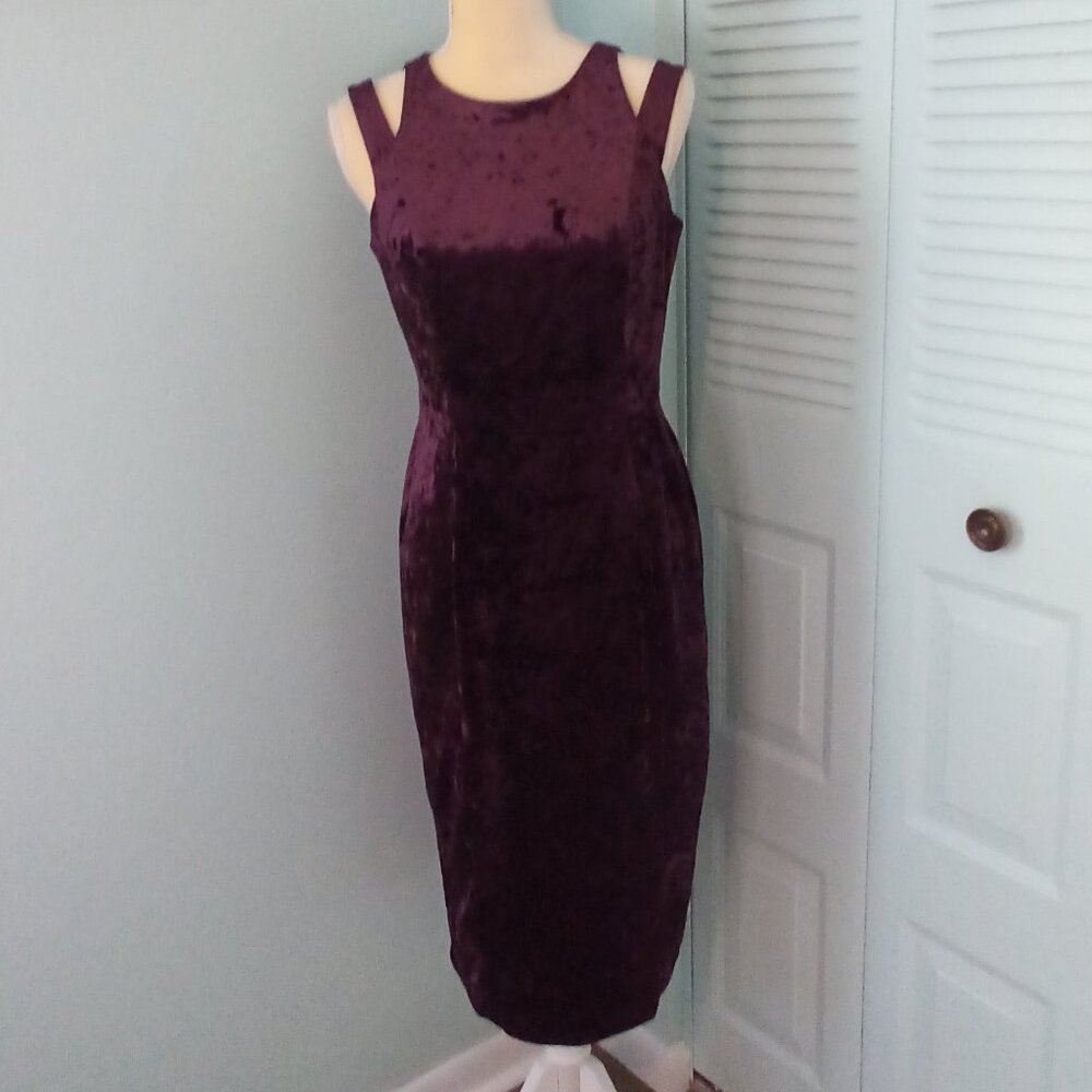 MAGGY LONDON 8 BURGUNDY CRUSHED VELVET SHEATH CUT OUT SLEEVELESS STRETCH LINED